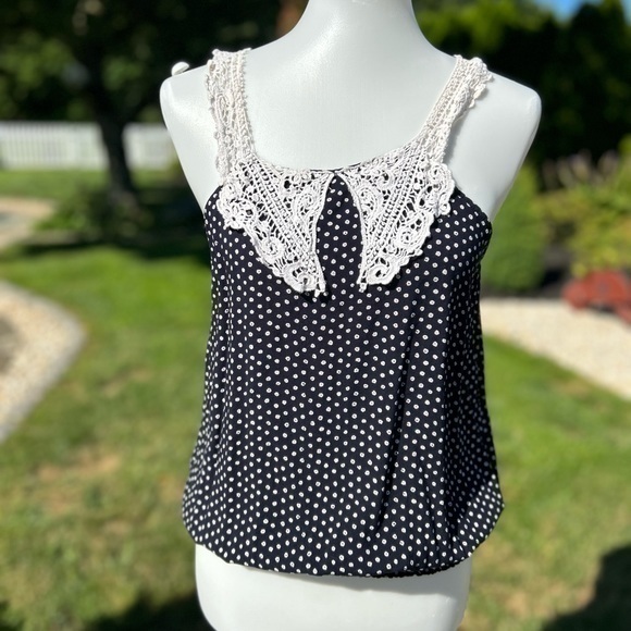 Peridot Tops - Peridot sleeveless, crochet, overlay top